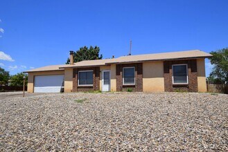 Building Photo - 3 bed 2 bath 2cg in SE Rio Rancho