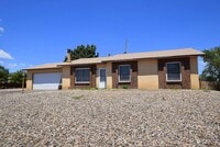 Building Photo - 3 bed 2 bath 2cg in SE Rio Rancho