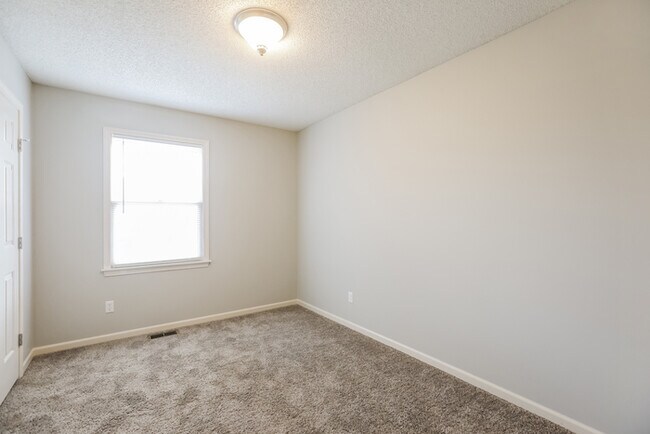 Building Photo - 910 Maple St