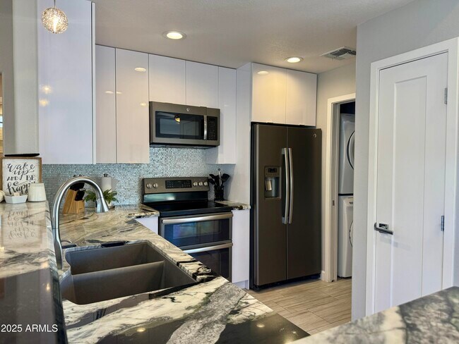 Building Photo - 8835 W Michelle Dr