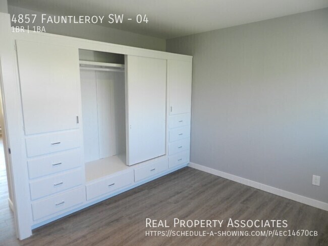 Building Photo - 4857 Fauntleroy Wy SW