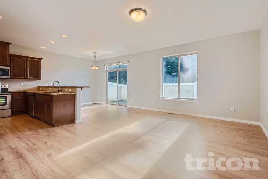 Building Photo - 7615 NE 60th Way