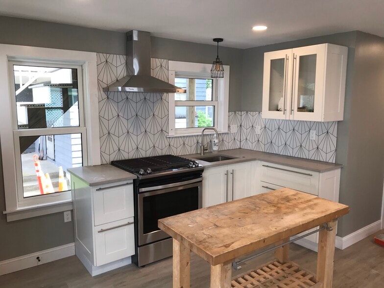Unit 1- Kitchen - 6 Quirk Ct