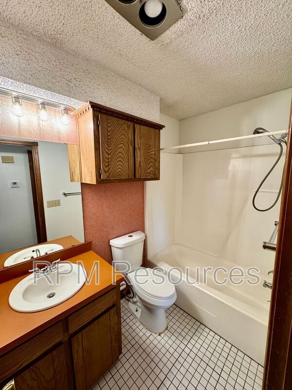 Building Photo - 7002 Woodlake Dr