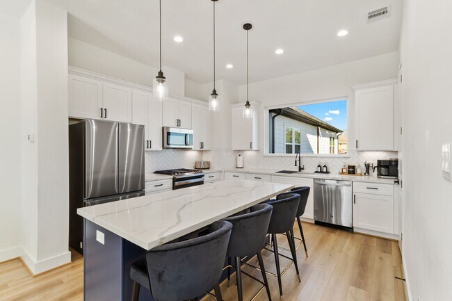 Building Photo - 1807 Lee St