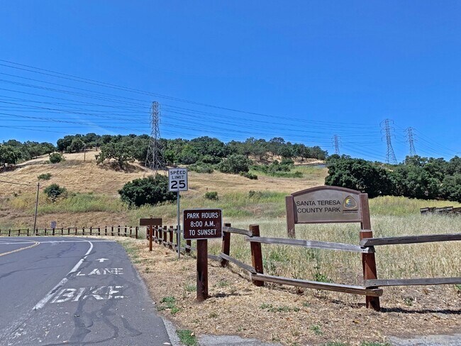 Building Photo - Beautiful 3 Bedroom, 2 Bathroom Remodeled ...