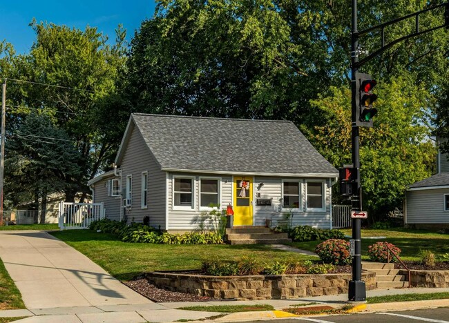 Street view - 407 S Main St