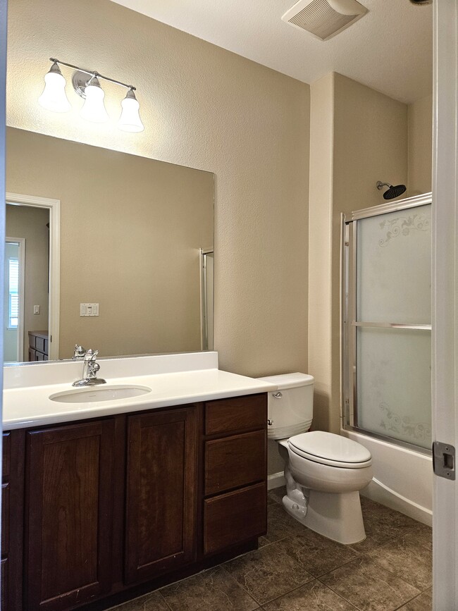 Building Photo - 143 W Saltillo Ln