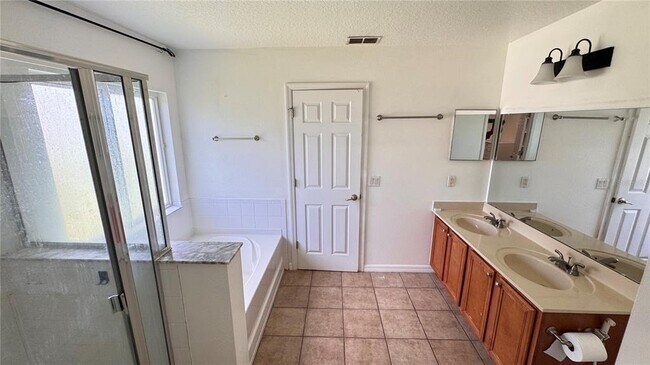Building Photo - 9944 Chorlton Cir