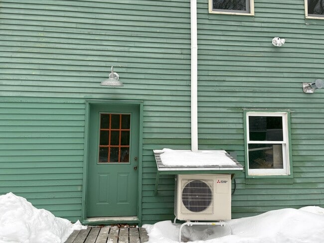 Building Photo - 89 Middle Winchendon Rd