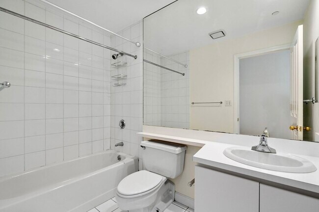 Building Photo - 75 Clarendon St