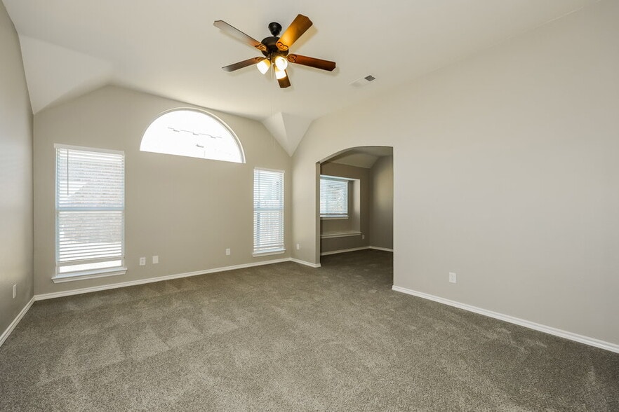 Building Photo - 5344 Elmdale Dr