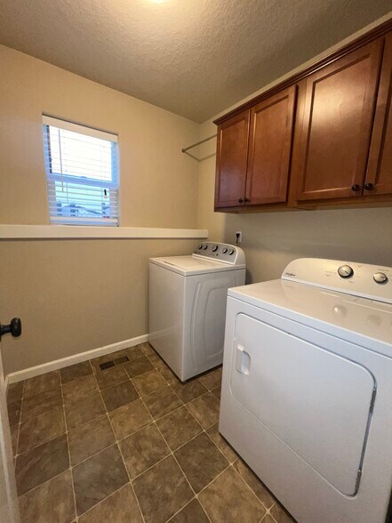 Building Photo - 1235 SW 10th Way