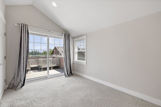 Building Photo - Stylish 3 bedroom townhome in Madison Valley!