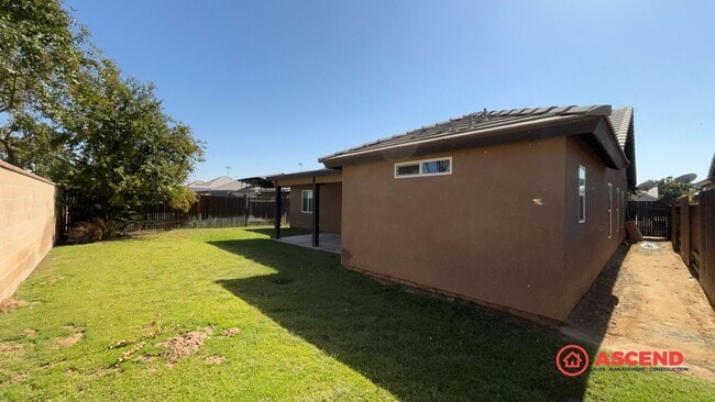 Building Photo - 3 Bedroom Home In Northwest Bakersfield!