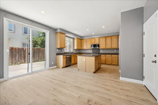 Building Photo - 5456 Shennecock Way