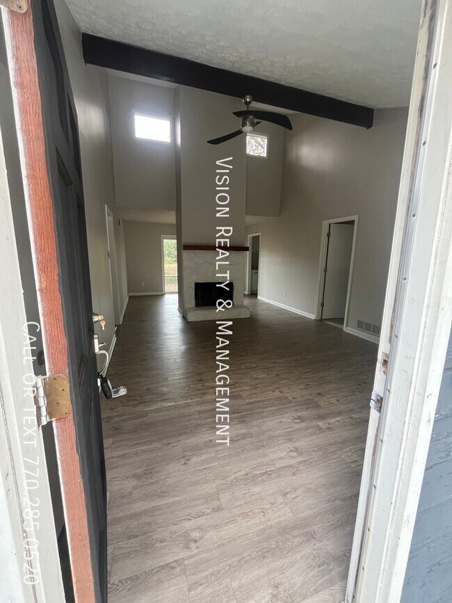 Building Photo - 5842 Oak Ct