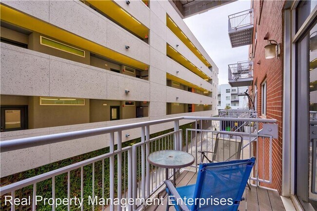 Building Photo - 1 br, 1 bath House - 1 NE 2nd St #304