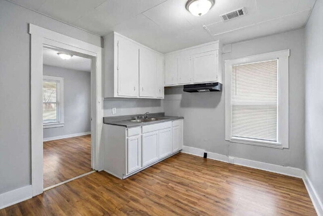 Building Photo - 110 W Mitchell St