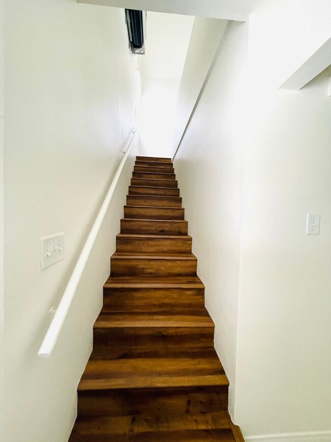 Building Photo - 792