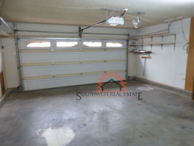 Building Photo - Beautiful 3 bedroom 2 bath brick home