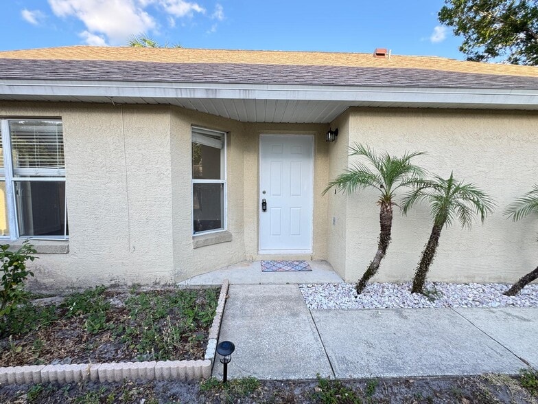 Building Photo - 10313 Crystal Point Dr