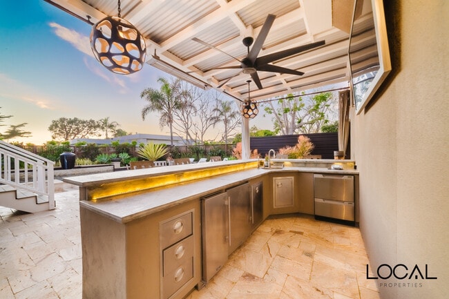 Building Photo - 801 N Rios Ave