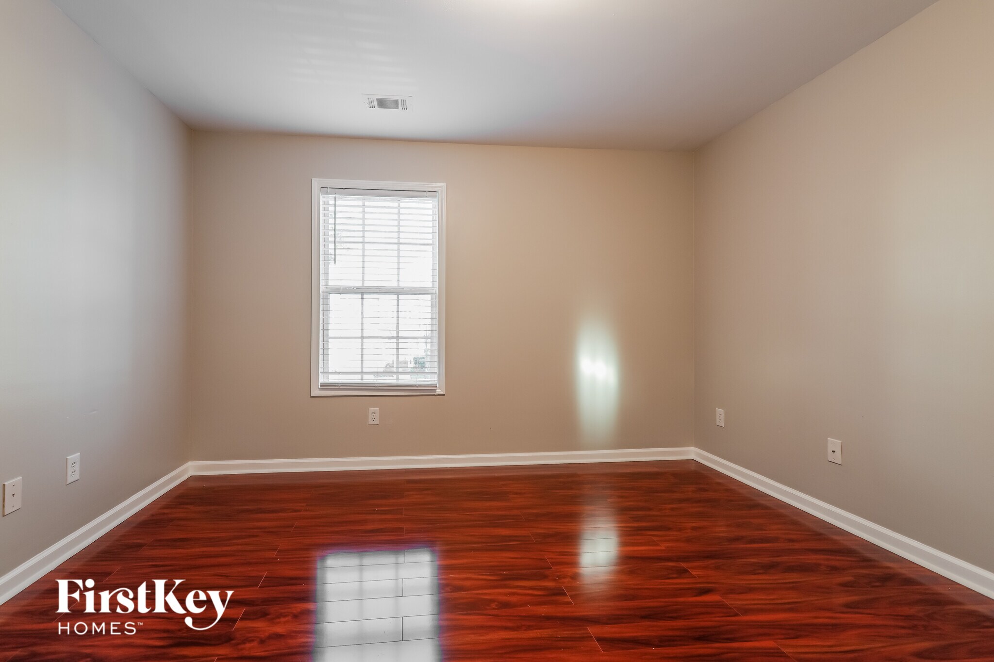 Building Photo - 1528 Park Knoll Trail NE