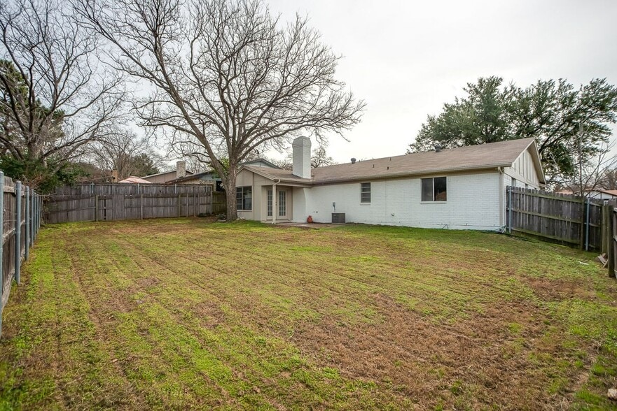 Oversized Backyard - 2311 Blackhaw Ct