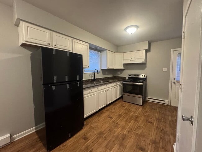 Primary Photo - 1921 Chris Dr