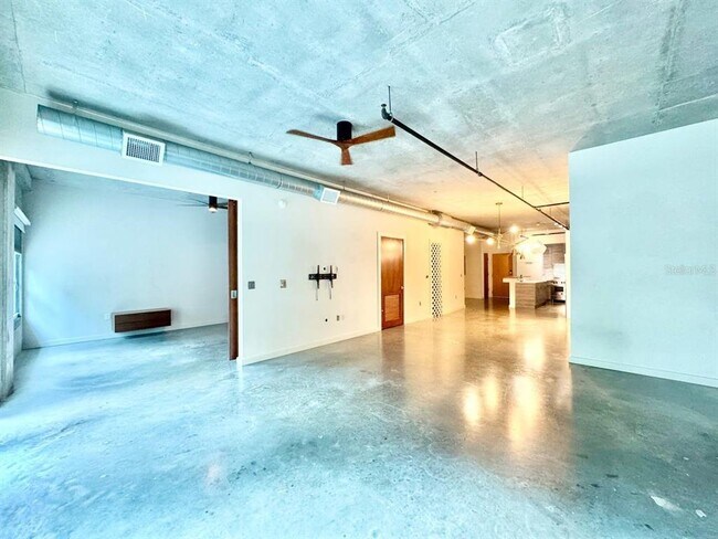 Building Photo - 1212 E Whiting St