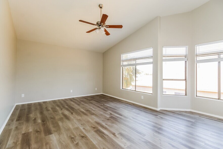 Building Photo - 1356 E Black Diamond Dr
