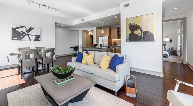 Building Photo - Luxury Living - Get 1 Month Free!