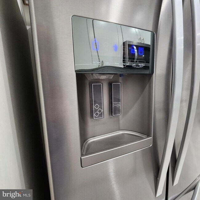 Building Photo - 255 S Pickett St