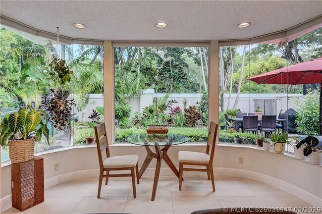 Building Photo - 8171 Hampton Wood Dr
