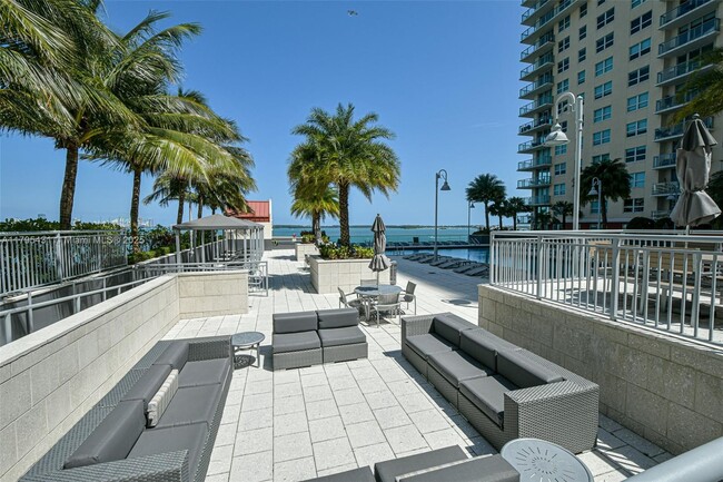 Building Photo - 1155 Brickell Bay Dr
