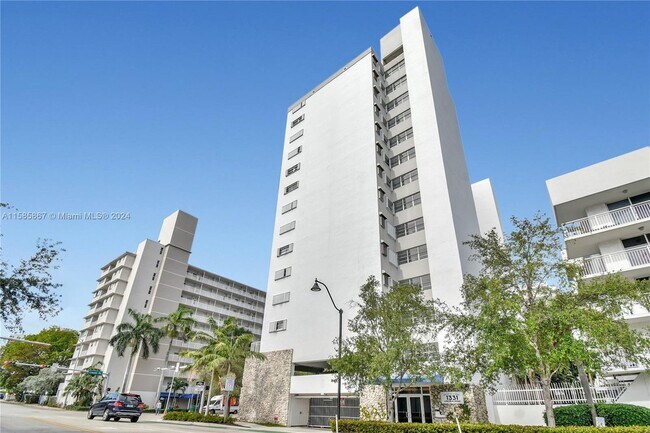 Building Photo - 1331 Lincoln Rd