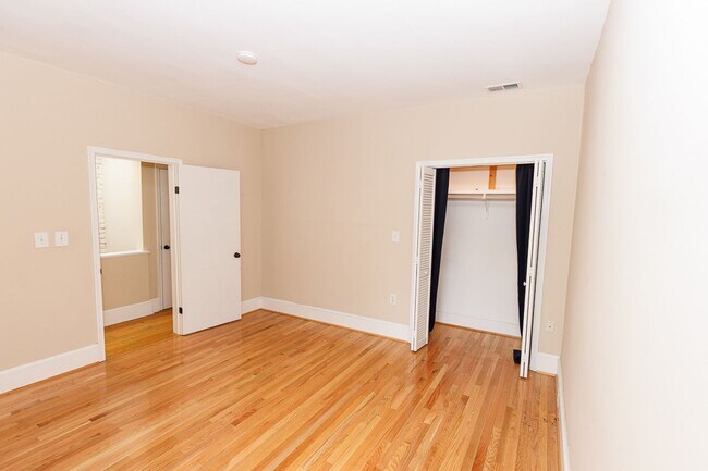 Building Photo - Large Sunny Dupont Two-Bed Condo Rental with Parking!
