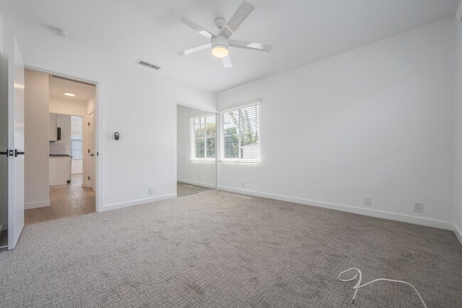 Building Photo - 3201 S Barrington Ave