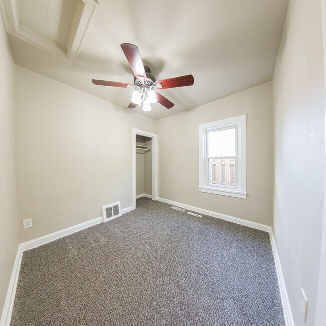 Building Photo - 1001 Maish Ave
