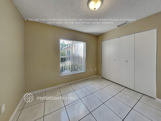 Building Photo - 7215 SW 42nd Ct