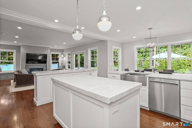 Building Photo - 26 Long Lots Ln