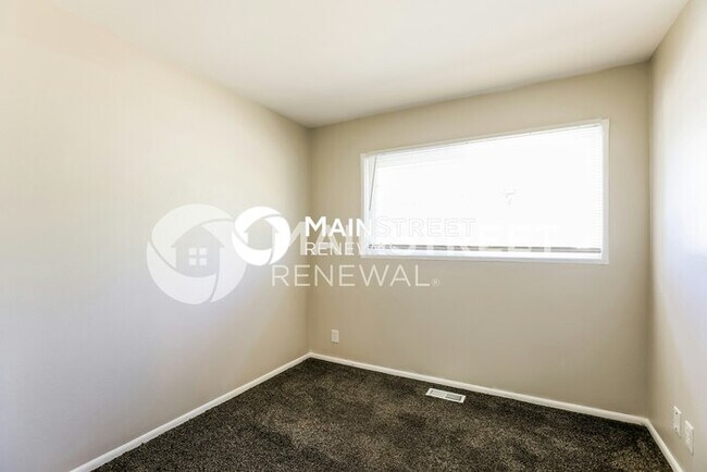 Building Photo - 4 Bedroom Pet-Friendly Home in KANSAS CITY, MO with Main Street Renewal