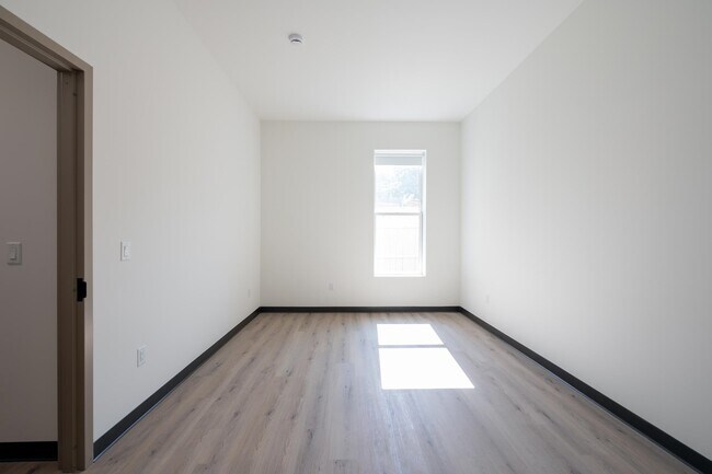Building Photo - 857 Bergen Ave
