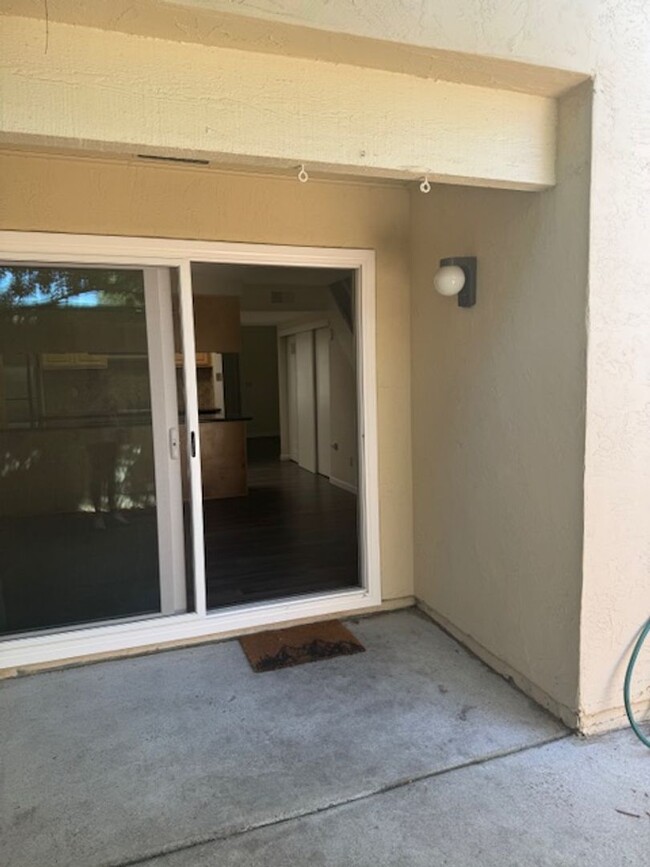 Building Photo - Lovely and Spacious 2BR 2.5BA Condo in Gre...