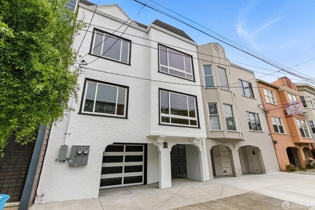 Building Photo - 1204 Funston Ave