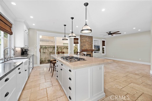 Building Photo - 802 Carnaros