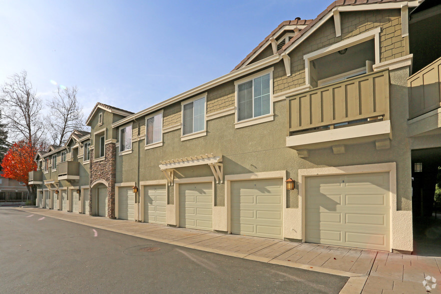 Garages - Rose Garden Apartments