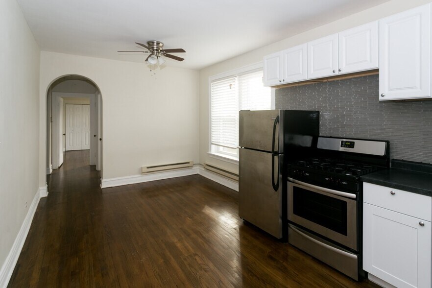 Building Photo - 918 Green Bay