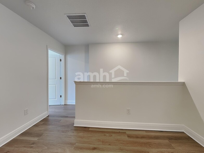 Building Photo - 1526 Blue Nile Pt